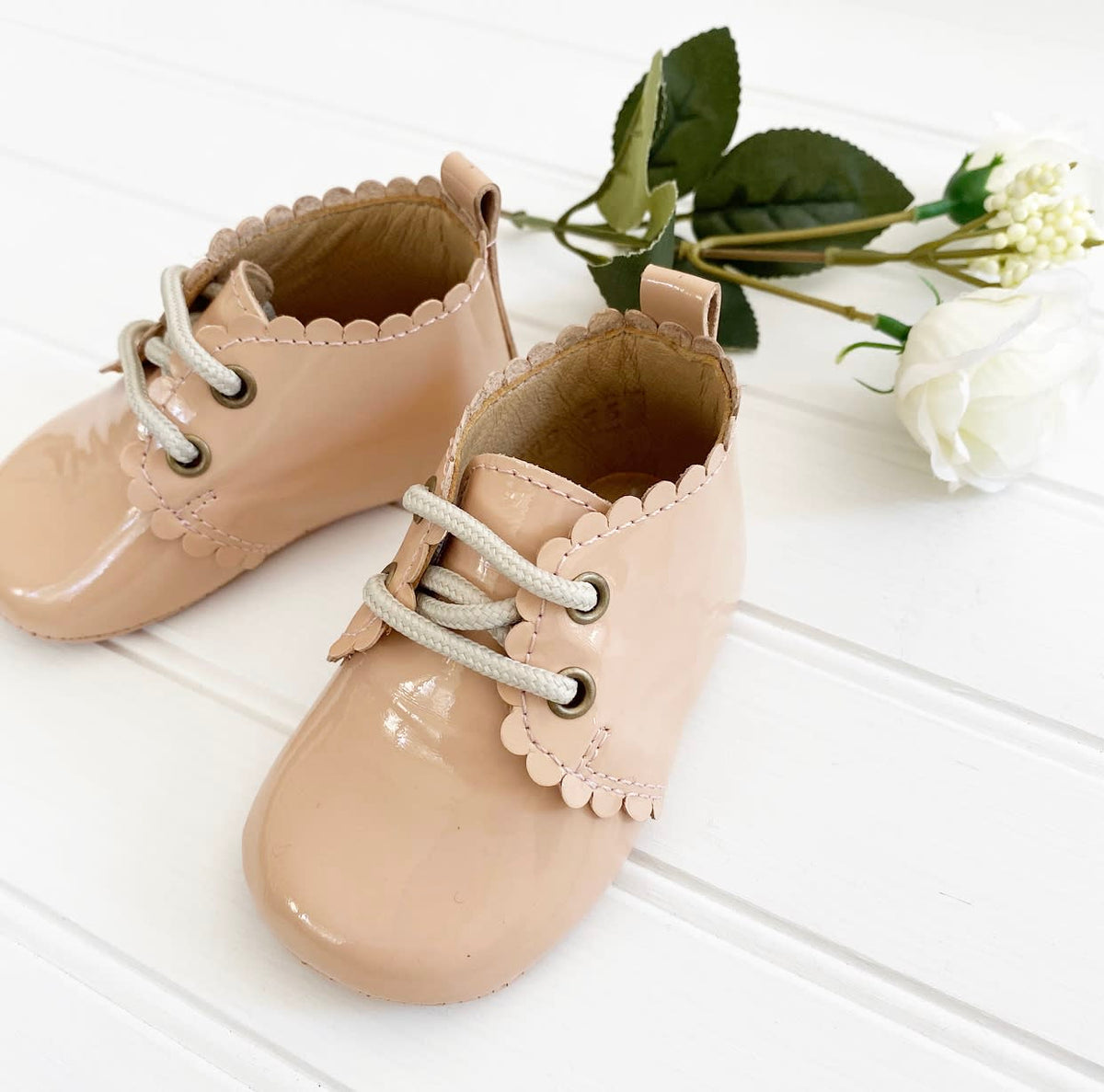 Baby botin nude
