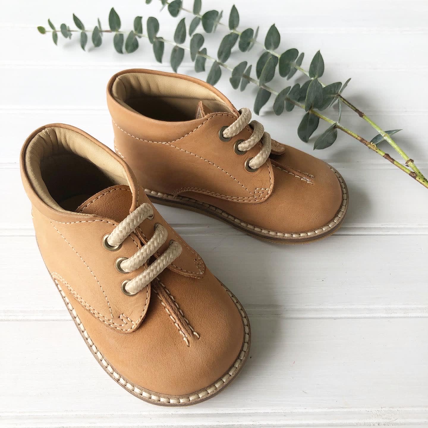 Zapato primeros pasos arena