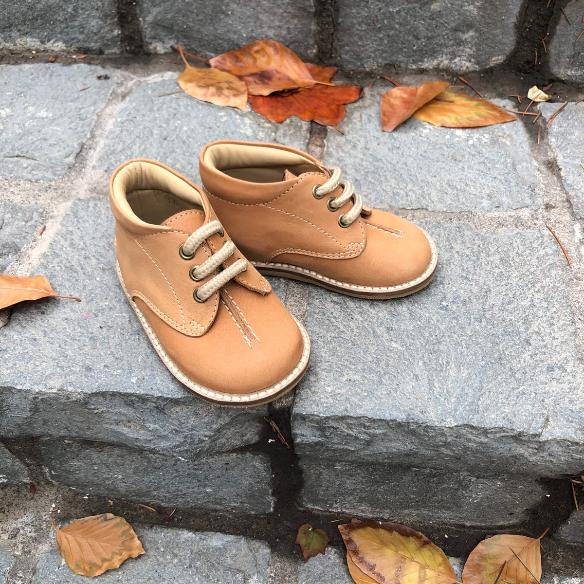 Zapato primeros pasos arena