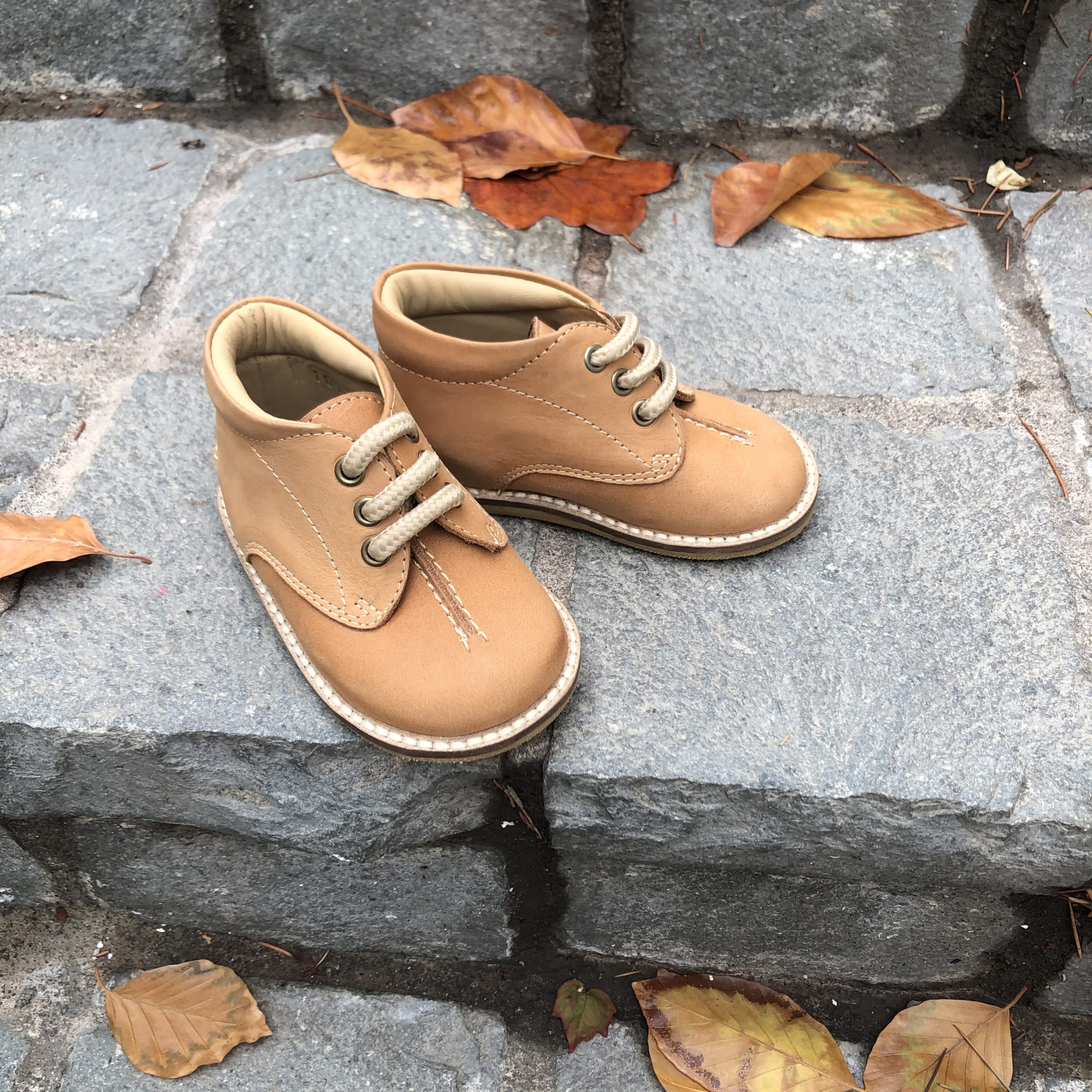 Zapato primeros pasos arena