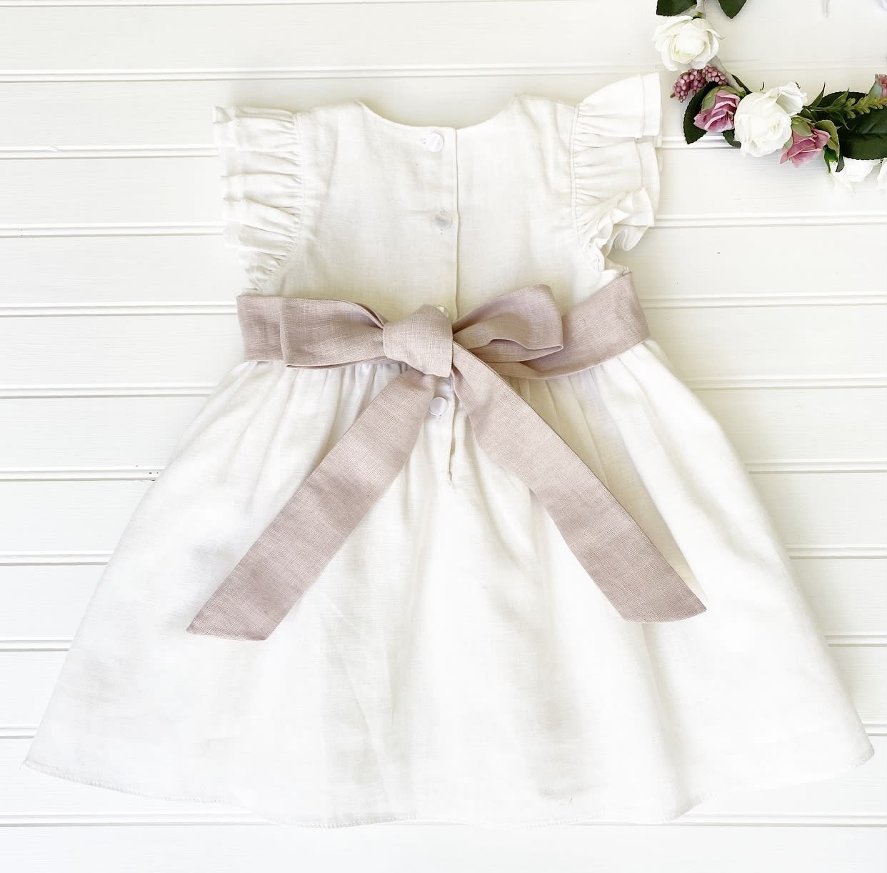 Vestido Lino Crudo Cinto Rosa