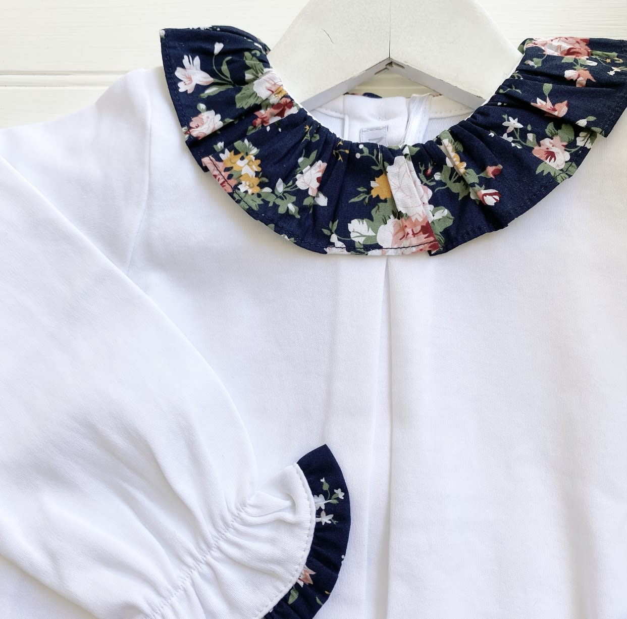 Polera m/l cuello flores