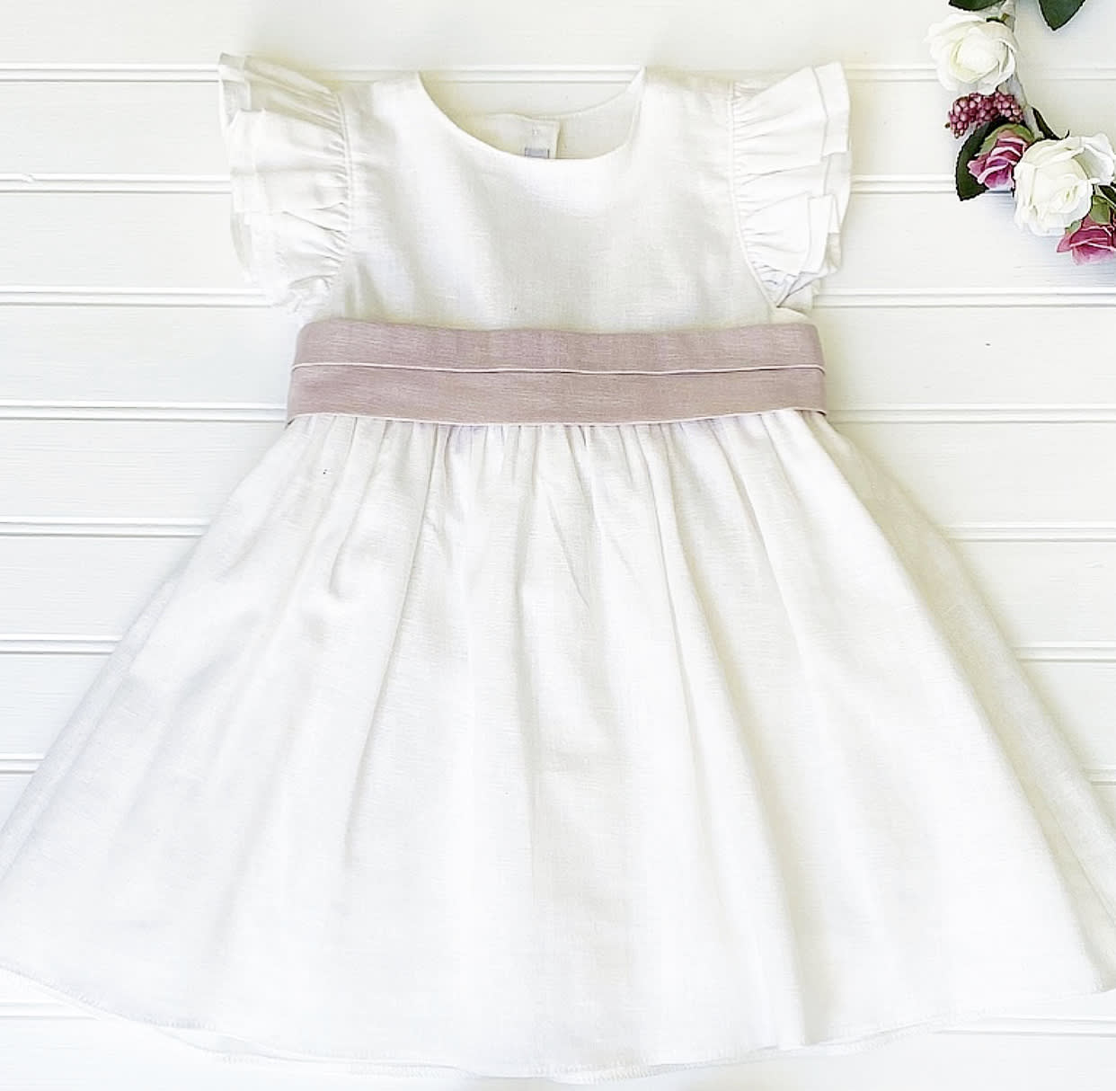 Vestido Lino Crudo Cinto Rosa