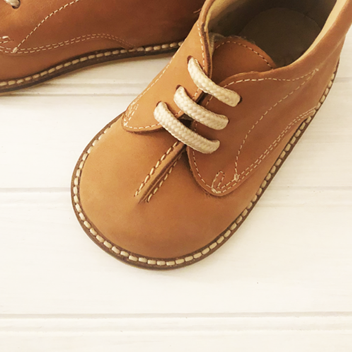 Zapato primeros pasos arena