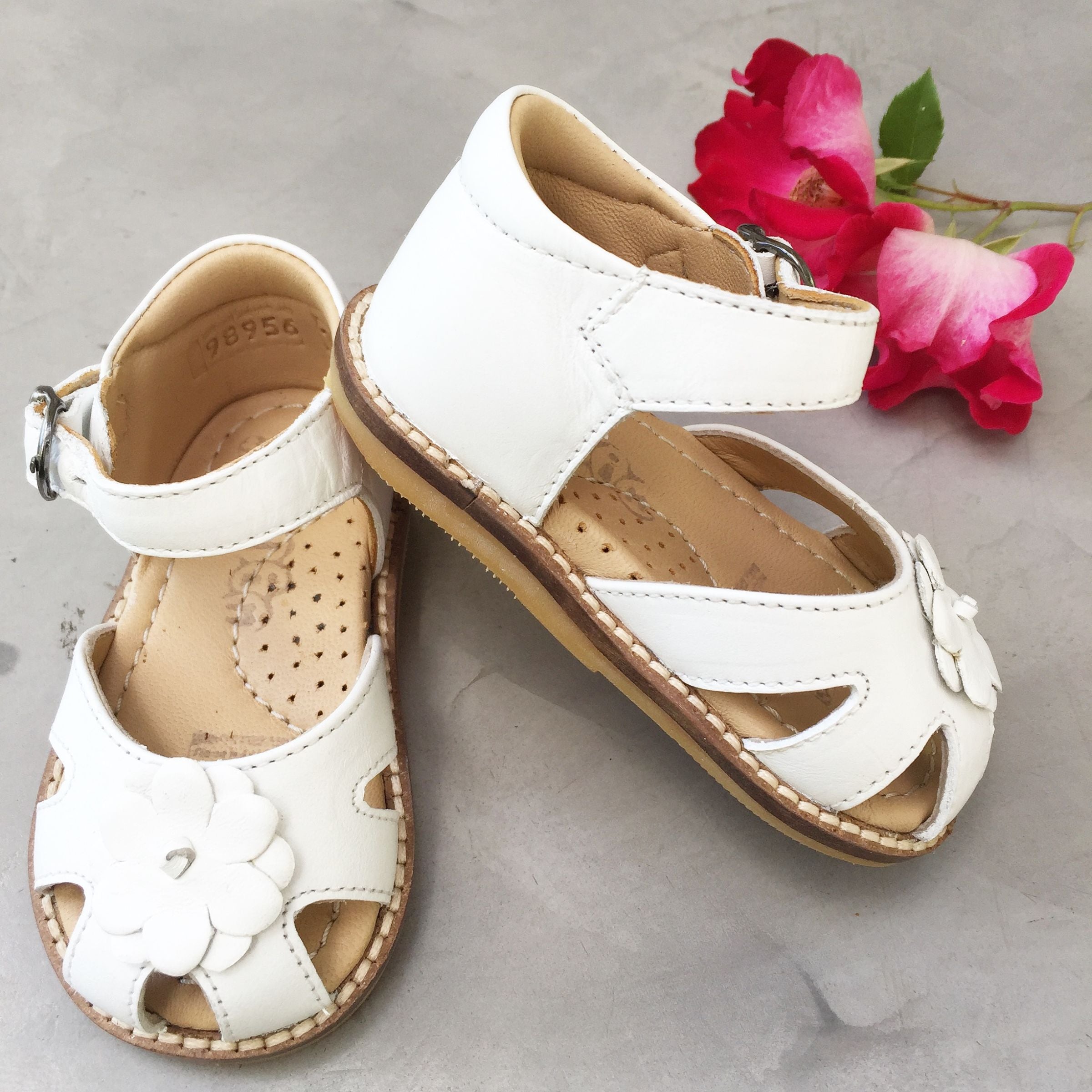 Chalita niña cerrada blanca
